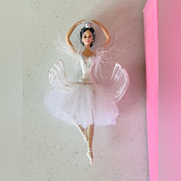 Barbie as the swan queen in swan lake ornament - Picture 5 of 12